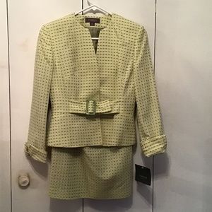 LAST CHANCE: Liz Claiborne NWT skirt suit EMILY IN PARIS